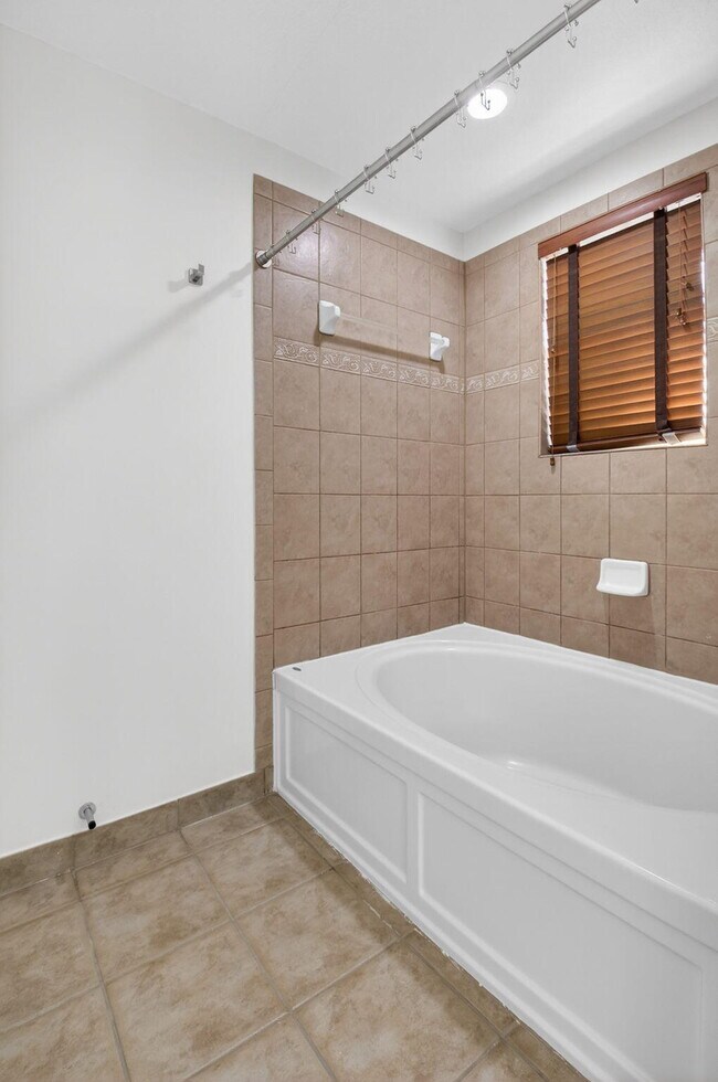 Building Photo - 4801 N Wickham Cir