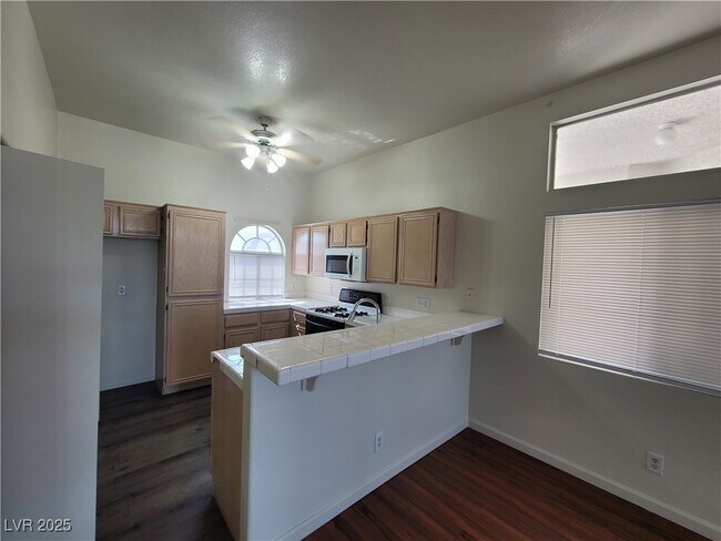 Building Photo - 3125 N Buffalo Dr