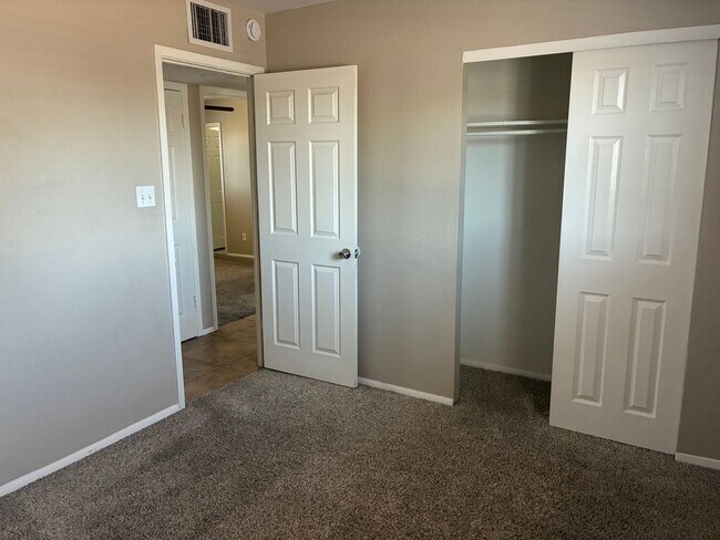 Building Photo - Spacious 4 BR 2BA w/ Large Lot in Paradise Valley!!  Located at 36th St and Greenway