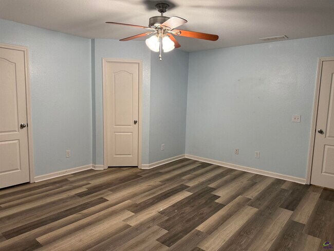 Building Photo - 423 Haddenham Ct