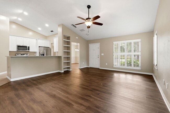 Building Photo - Upgraded 3 bedroom 2 bath home in Mentone