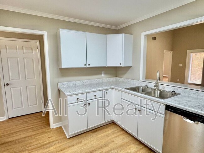 Building Photo - 3107 Sutton Dr