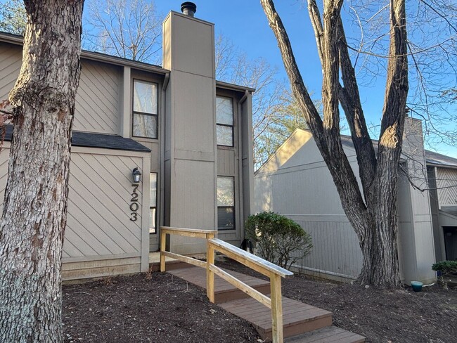Building Photo - 7203 Woods Crossing Dr