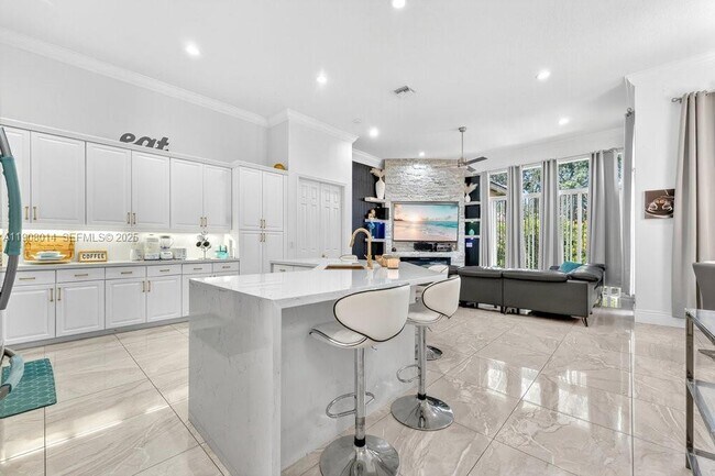 Building Photo - 6313 Paradise Cove