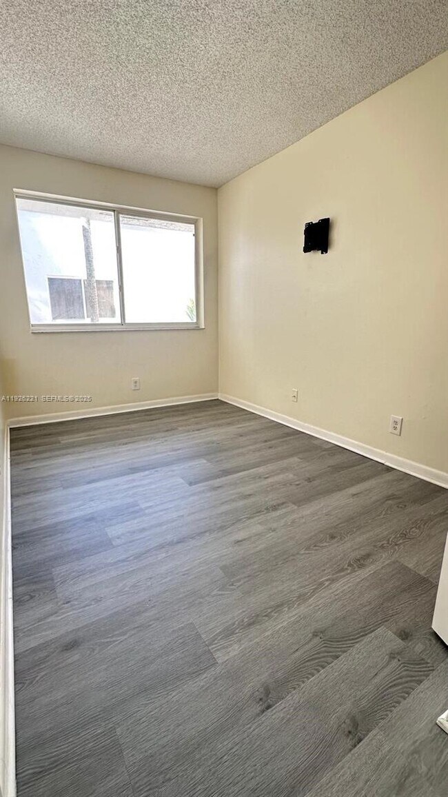 Building Photo - 5672 Rock Island Rd