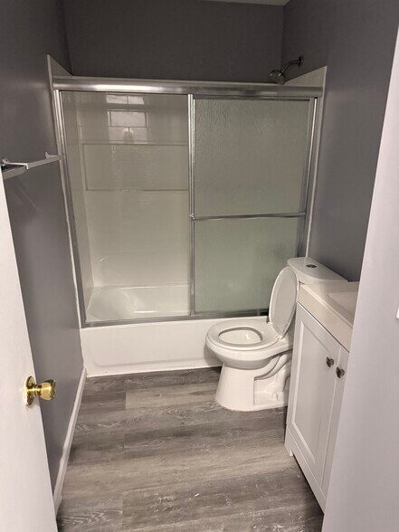 Building Photo - 31 Moore Ln