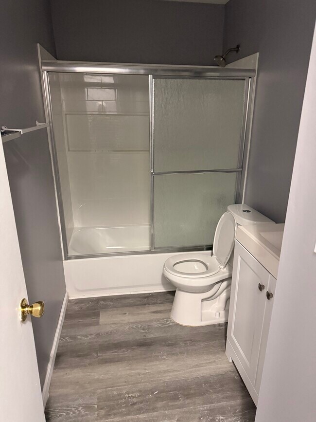 Building Photo - 31 Moore Ln