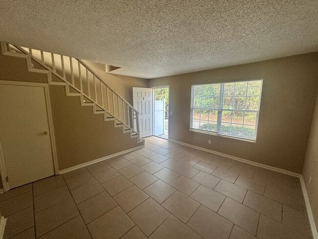 Building Photo - 2BD/1.5B Apartment in Adel