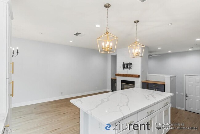 Building Photo - 3 br, 2.5 bath Townhome - 1052 Green Stree...