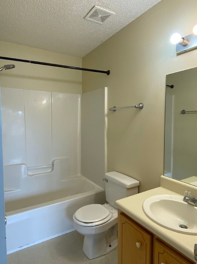 Building Photo - 854 Lyndsi Ln