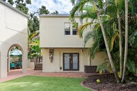 Building Photo - 326 16th Ave NE