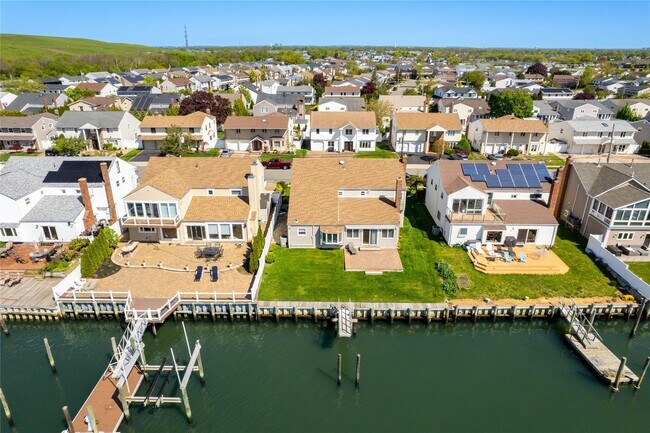 Building Photo - 4047 Greentree Dr