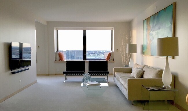 Building Photo - 85 E India Row