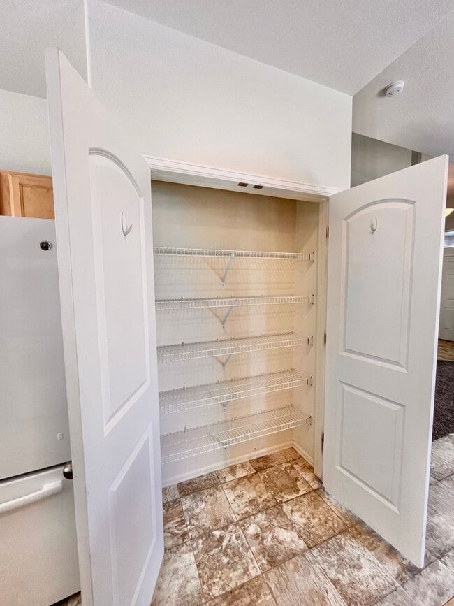 Building Photo - Spacious 3 Bedroom, 2.5 Bathroom Just South of Loveland