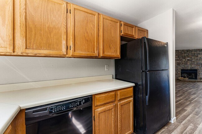 Building Photo - Renovated 2-Bed/2-Bath Condo in Tall Pines, Lakewood!