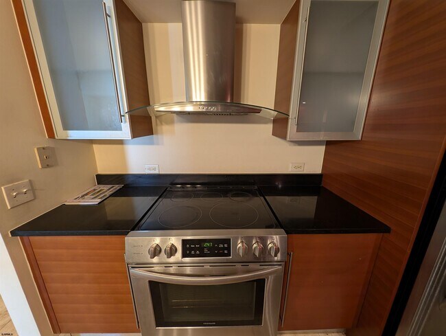 Building Photo - 526 Pacific Ave