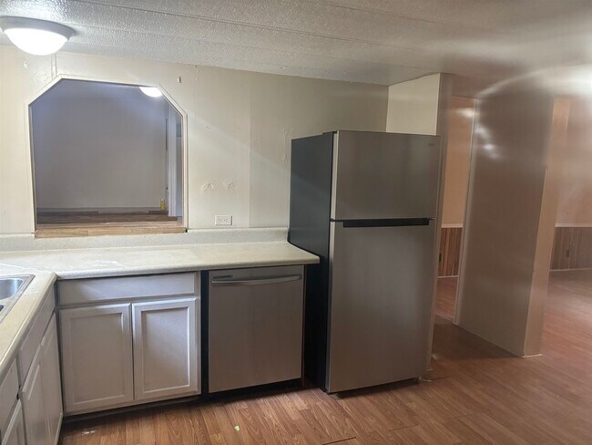 Building Photo - 206 Tropicaire St