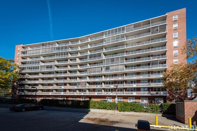 Building Photo - 444 Bedford St