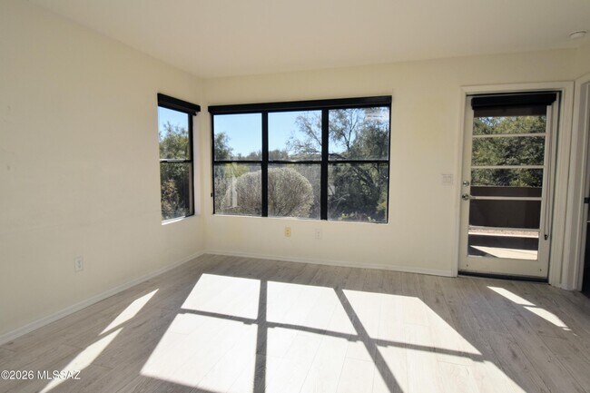 Building Photo - 5855 N Kolb Rd