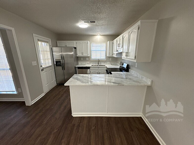 Building Photo - 316 Sparky Cove