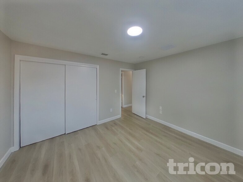 Building Photo - 902 Check Pl