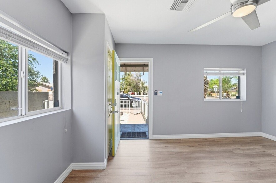 Building Photo - 1031 E Roosevelt St