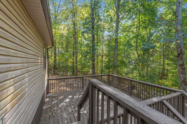 Building Photo - Three Bedroom Ranch w/ Basement in Dover with over an acre lot!