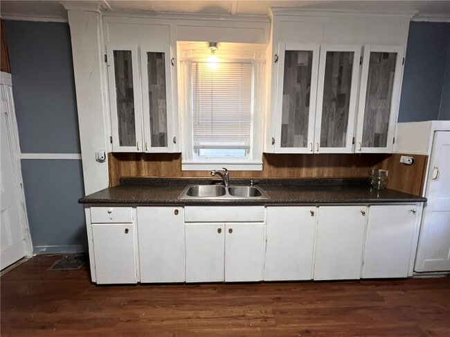 Building Photo - 411 Herrick St