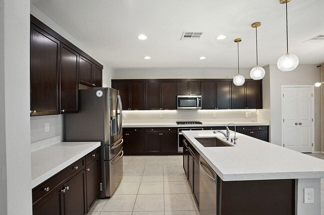 Building Photo - Beautiful 3-Bedroom Home in the Gated Sedona Ranch Community