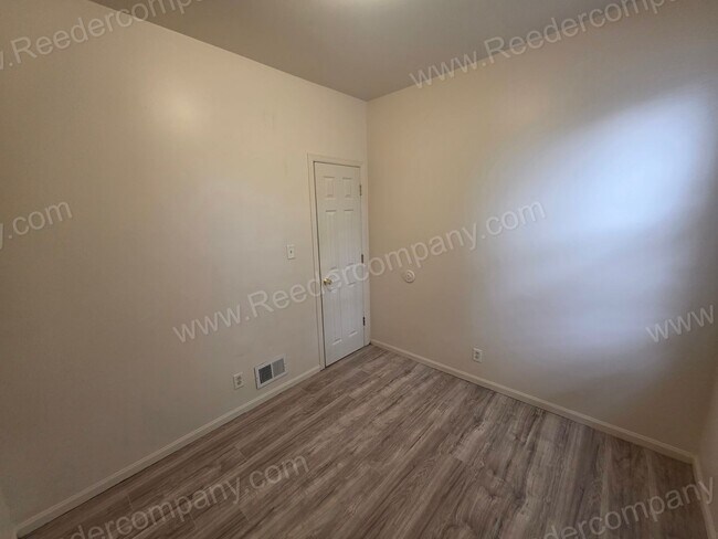 Building Photo - 203 142nd St