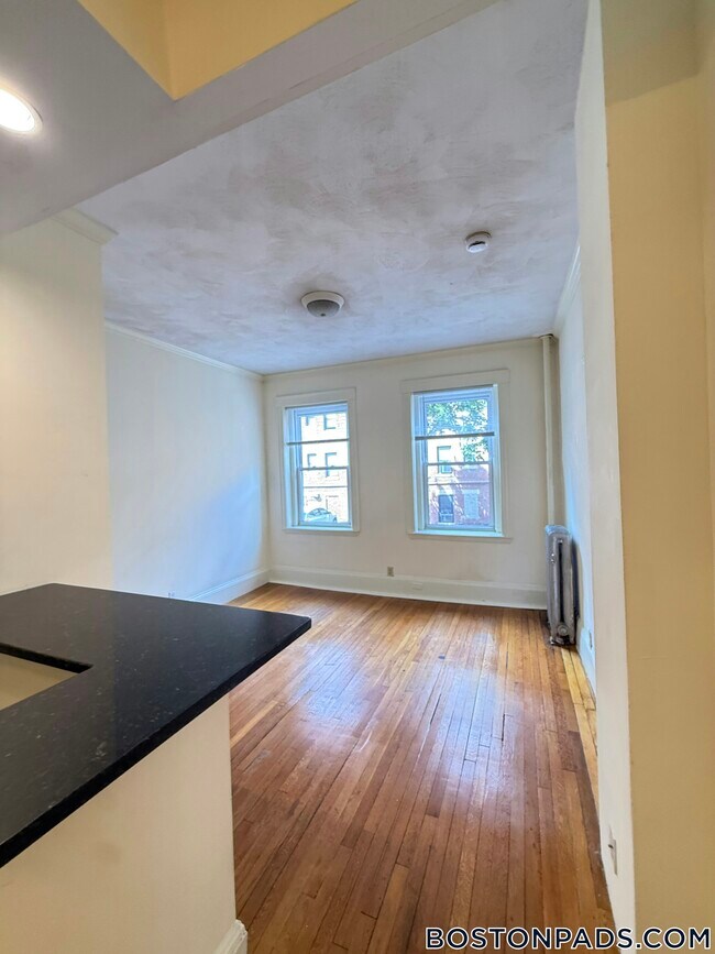 Building Photo - 55 Queensberry St