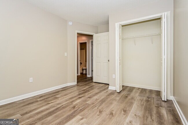 Building Photo - 125 Vesta Ct