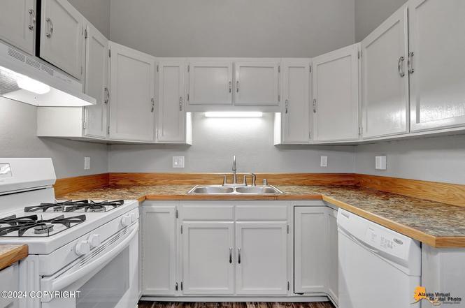 Building Photo - 7217 Foxridge Cir