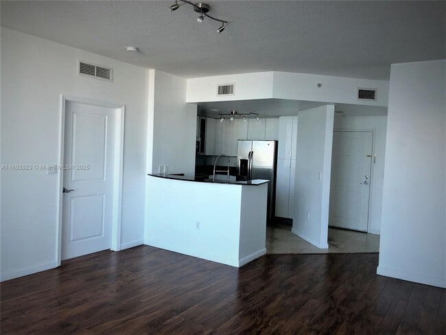 Building Photo - 7900 Harbor Island Dr