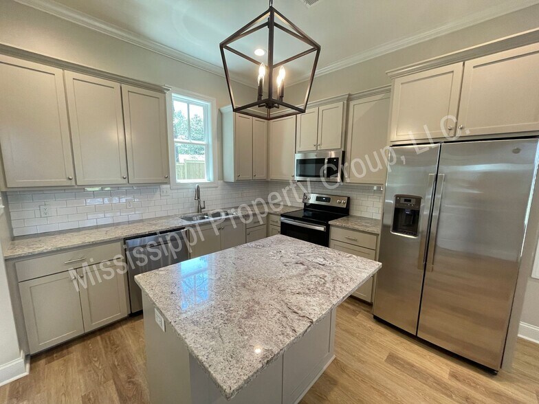 Building Photo - 200 Crabapple Cv
