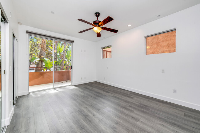 Master Bedroom - 2010 S Beverly Glen Blvd