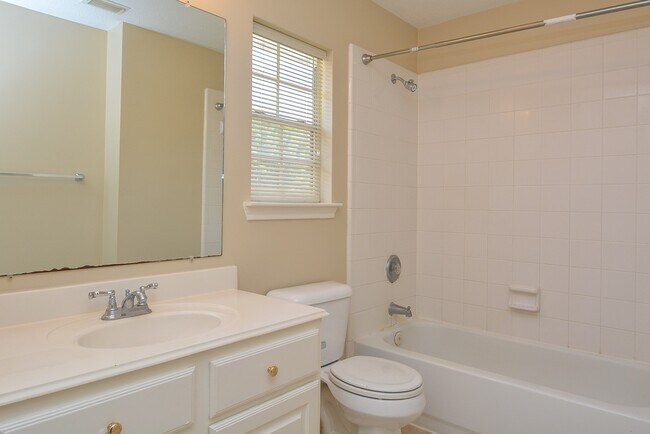 Building Photo - 17415 Fountainview Cir