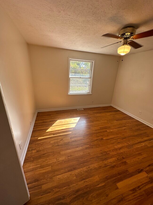 Building Photo - 1516 Schuff Ln