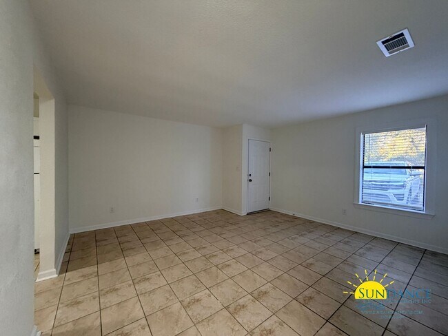 Building Photo - Charming 2 Bedroom Unit in Milton Heights!