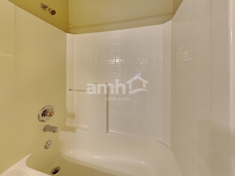 Building Photo - 138 Graduate Ln