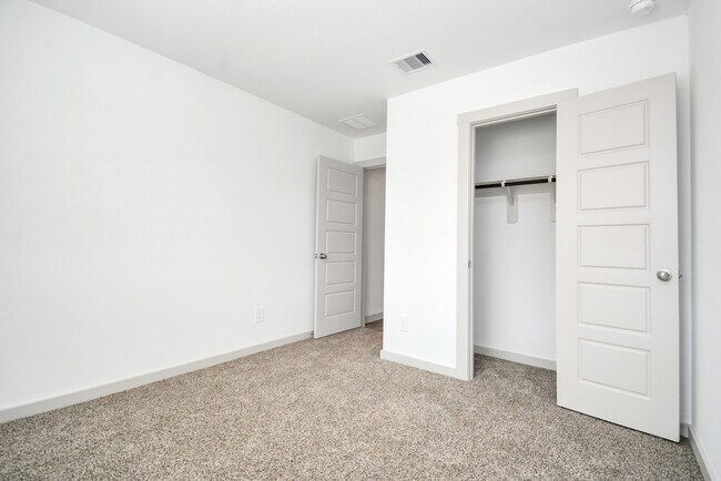 Building Photo - 12814 Heddington Grv Ln