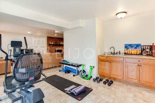 Building Photo - 355 Waco Ct