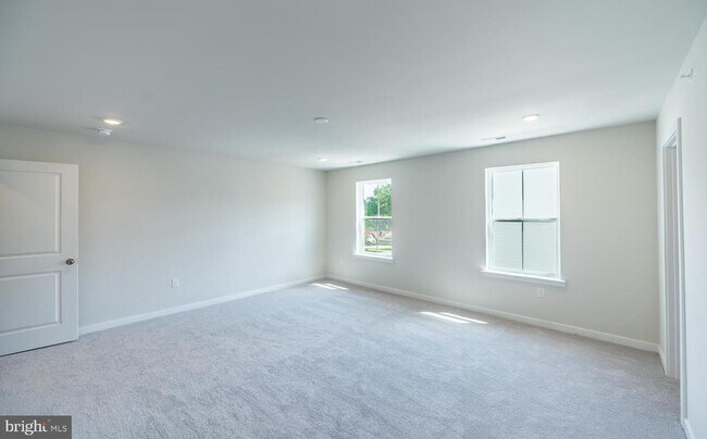 Building Photo - 715 Platinum Dr