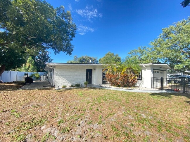 Building Photo - 701 Denton Rd