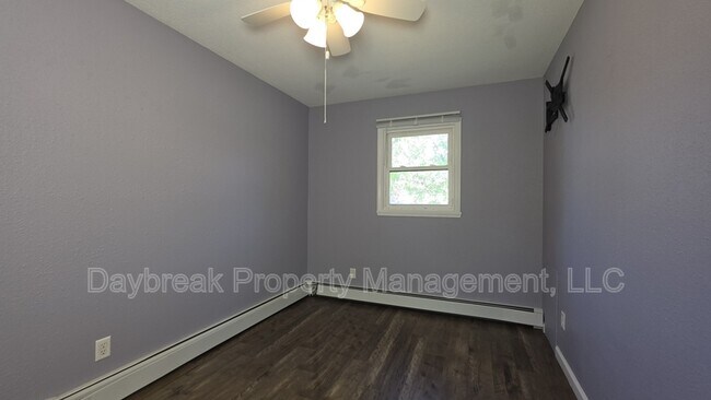 Building Photo - 204 4th St NW