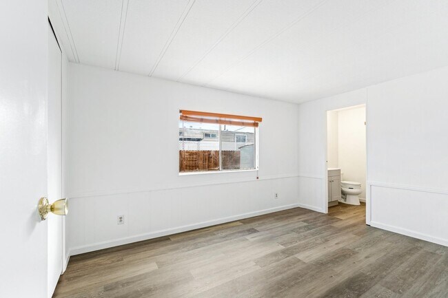 Building Photo - 32520 Westchester Dr