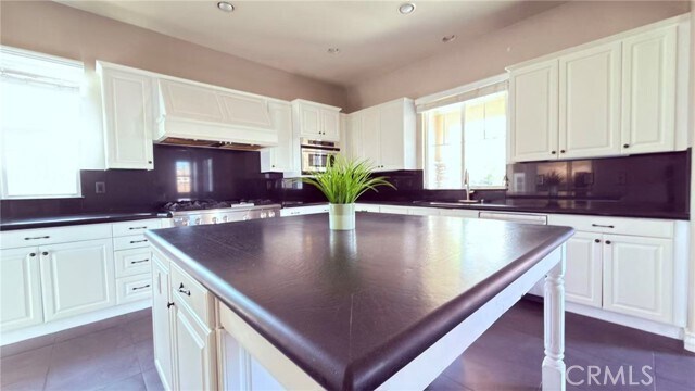 Building Photo - 8658 Edelweiss Dr