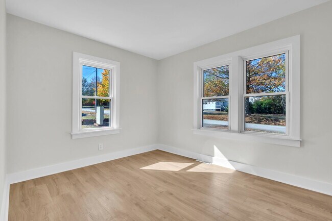 Building Photo - 2 Dunlap St