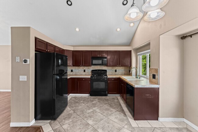 Building Photo - Beautiful 4 Bedroom Broadmoor Glen home - (D12 Schools)