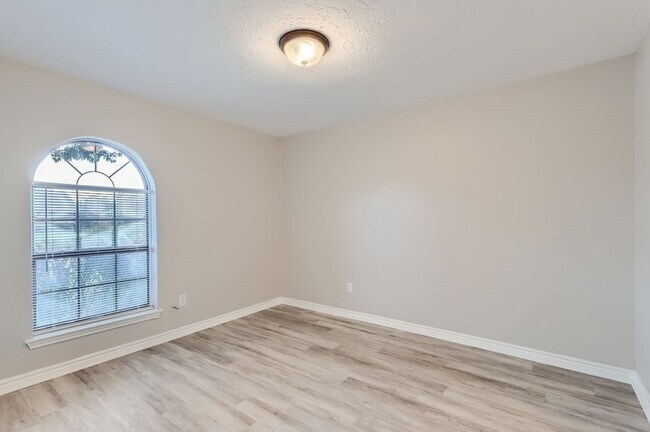 Building Photo - 1304 Seabrook Dr